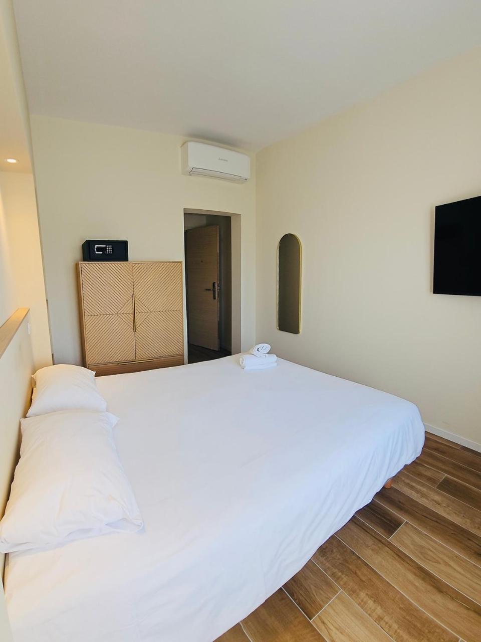 Adonis Sanary Grand Hôtel des Bains Sanary-sur-Mer Exterior foto