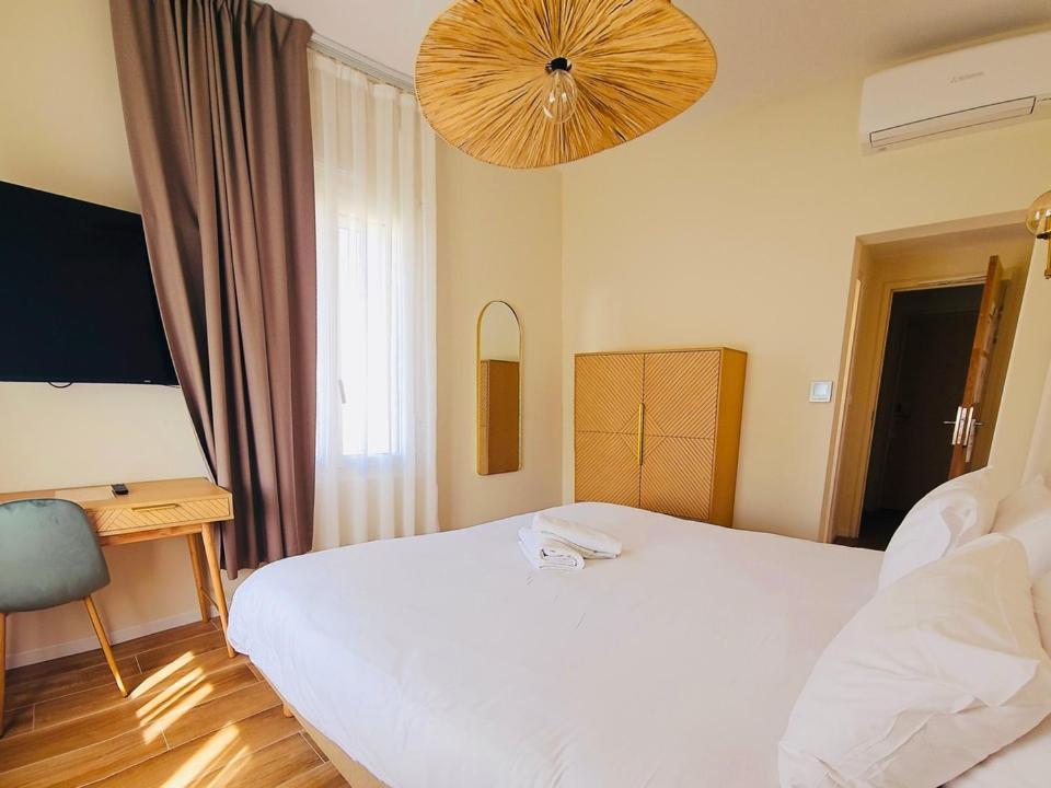 Adonis Sanary Grand Hôtel des Bains Sanary-sur-Mer Exterior foto